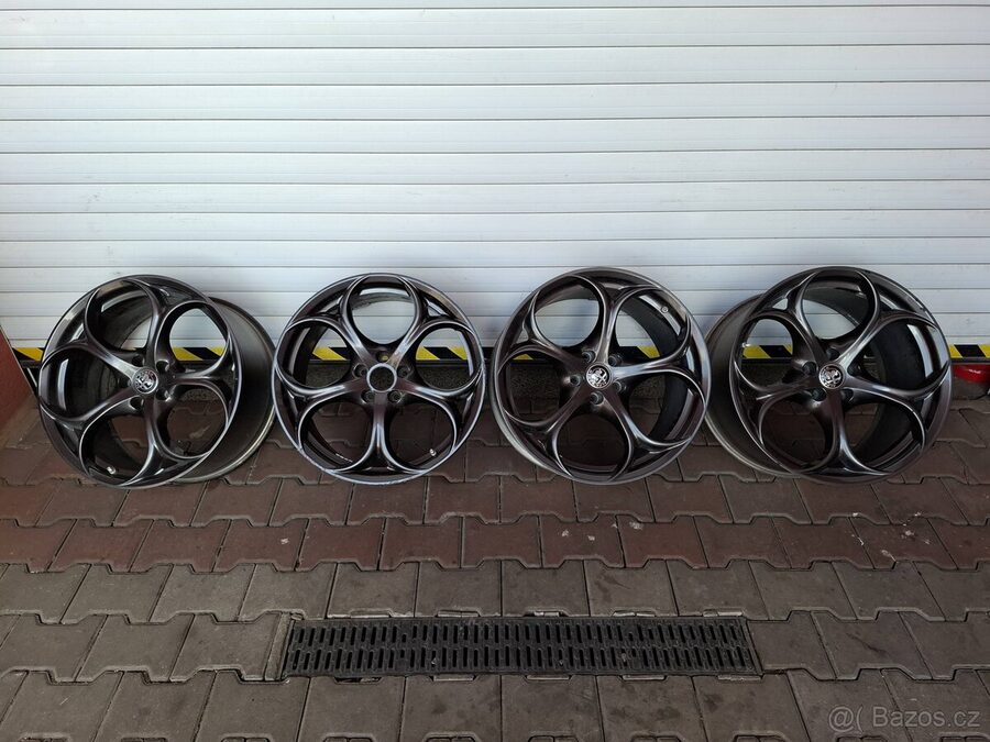 Alfa Romeo Giulia Quadrifoglio – originální alu disky 19″
