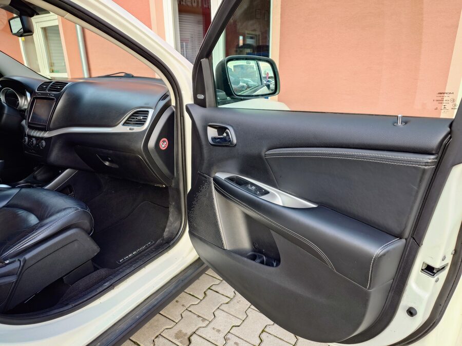 Fiat Freemont 2.0 Multijet Lounge 125kW – fotografie 15 z 26