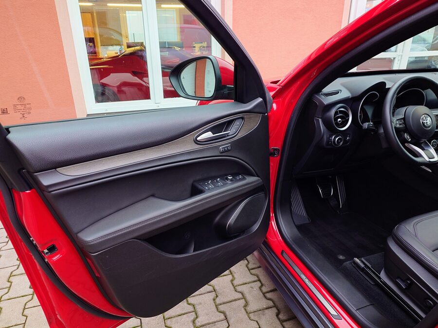 Alfa Romeo Stelvio 2.0 Ti 206 kW – fotografie 12 z 27