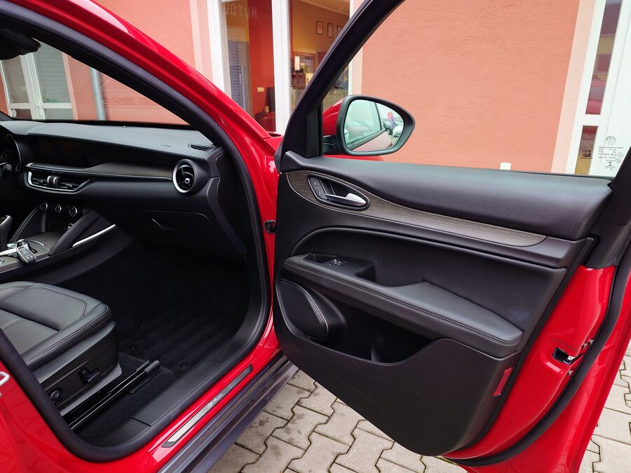 Alfa Romeo Stelvio 2.0 Ti 206 kW – fotografie 14 z 27
