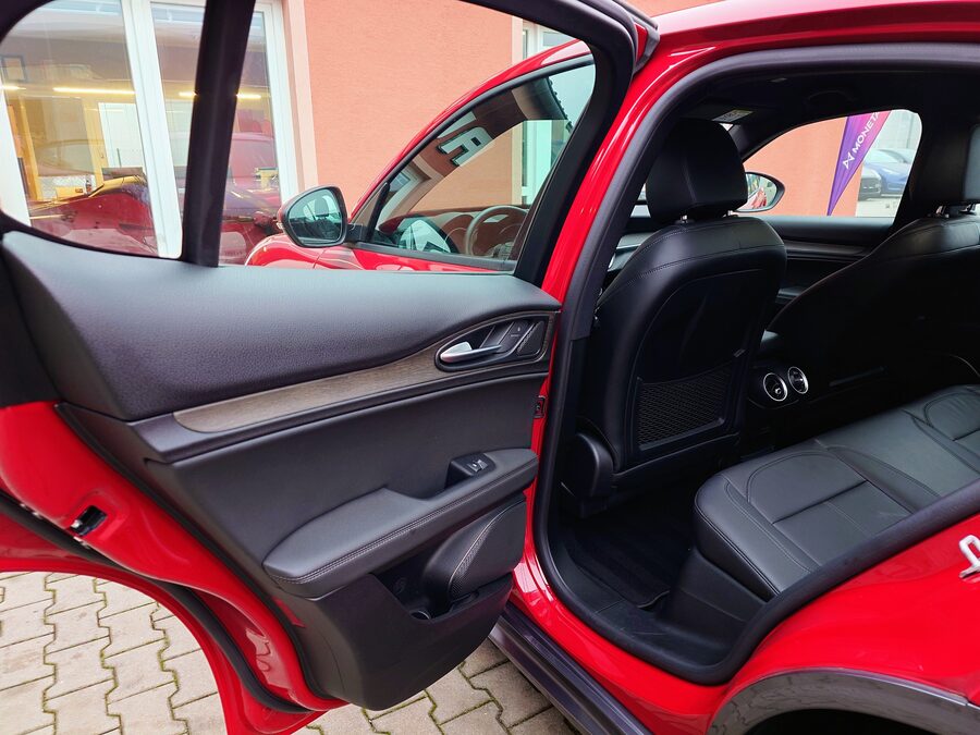 Alfa Romeo Stelvio 2.0 Ti 206 kW – fotografie 16 z 27