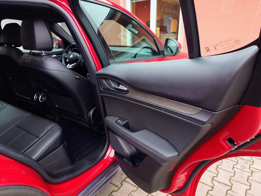 Alfa Romeo Stelvio 2.0 Ti 206 kW – fotografie 18 z 27