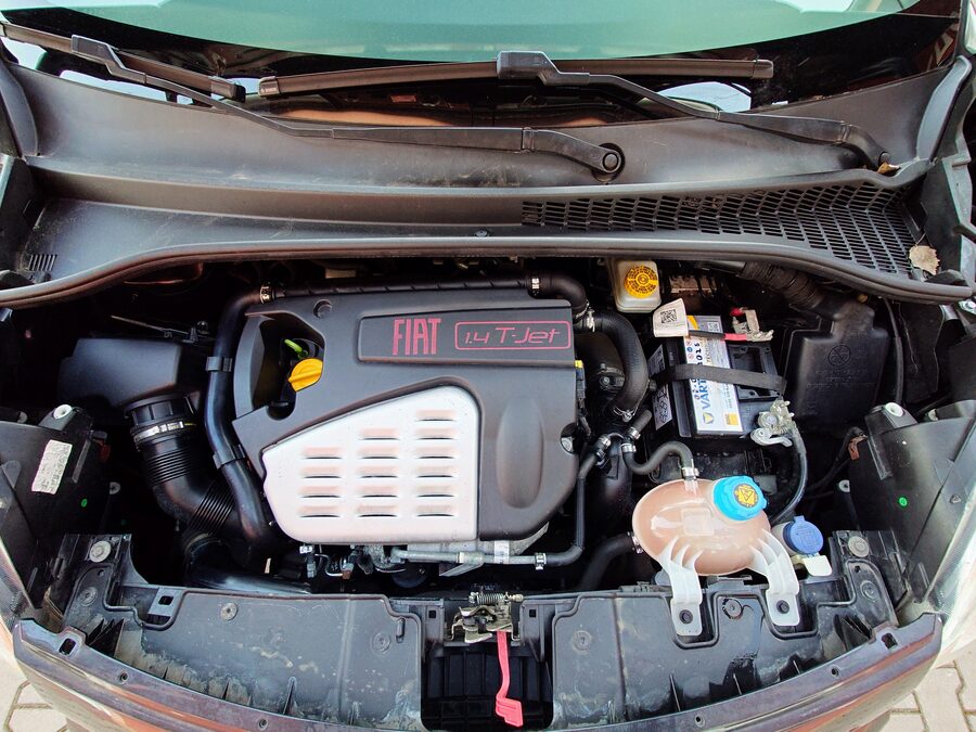 Fiat 500L 1.4 Trekking 88kW – fotografie 9 z 27