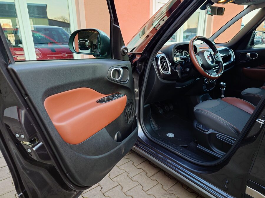 Fiat 500L 1.4 Trekking 88kW – fotografie 12 z 27