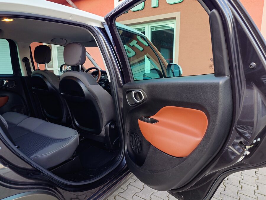 Fiat 500L 1.4 Trekking 88kW – fotografie 18 z 27