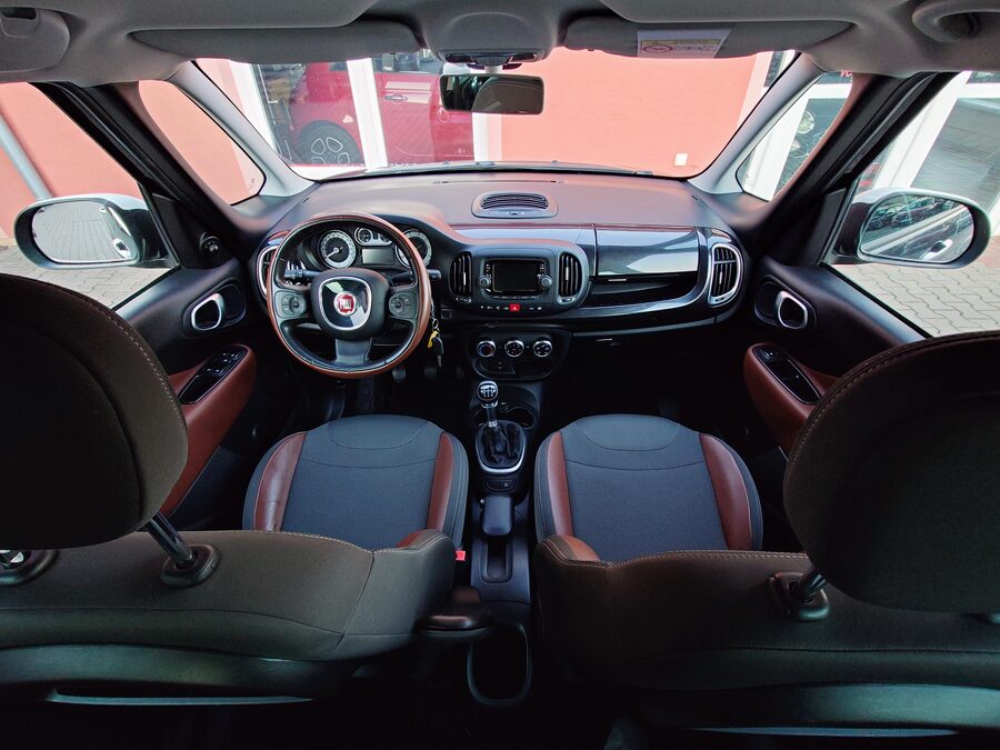 Fiat 500L 1.4 Trekking 88kW – fotografie 19 z 27