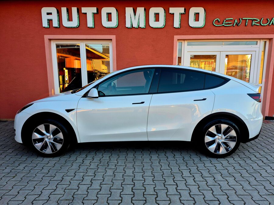 Tesla Model Y Standard Range Plus 235 kW – fotografie 2 z 28