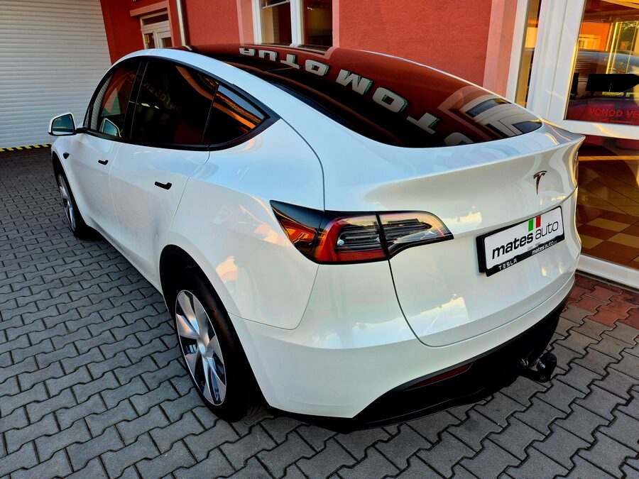 Tesla Model Y Standard Range Plus 235 kW – fotografie 3 z 28