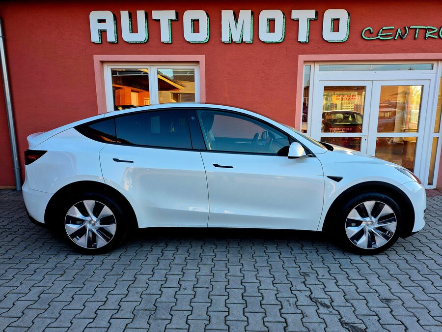 Tesla Model Y Standard Range Plus 235 kW – fotografie 6 z 28