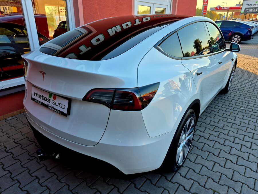 Tesla Model Y Standard Range Plus 235 kW – fotografie 7 z 28