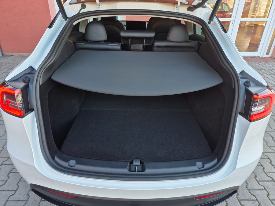 Tesla Model Y Standard Range Plus 235 kW – fotografie 11 z 28