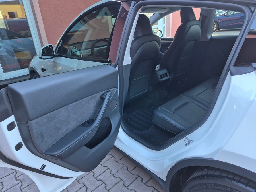 Tesla Model Y Standard Range Plus 235 kW – fotografie 20 z 28