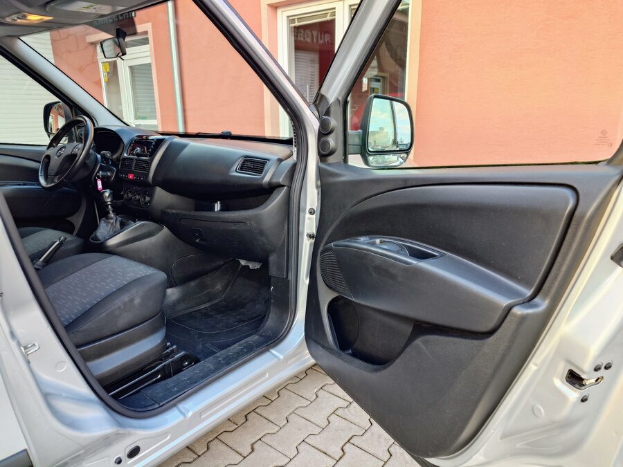 Opel Combo 1.6 CDTI 77 kW – fotografie 13 z 23