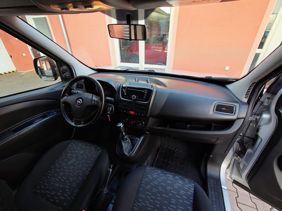 Opel Combo 1.6 CDTI 77 kW – fotografie 14 z 23