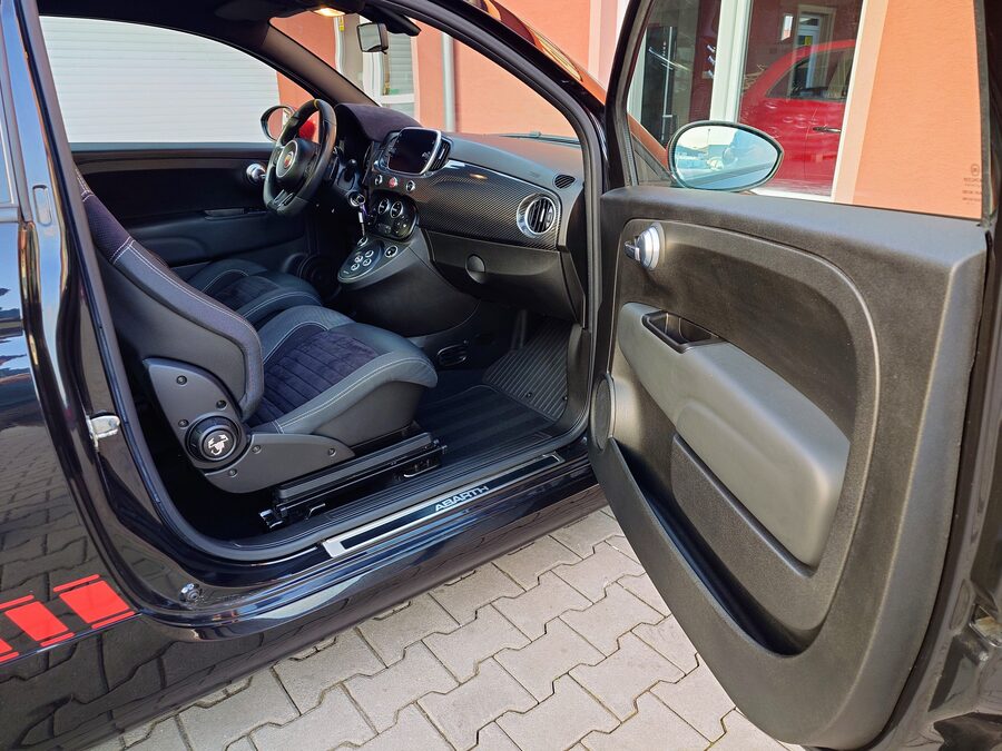 Abarth 595 1.4 132 kW – fotografie 13 z 25