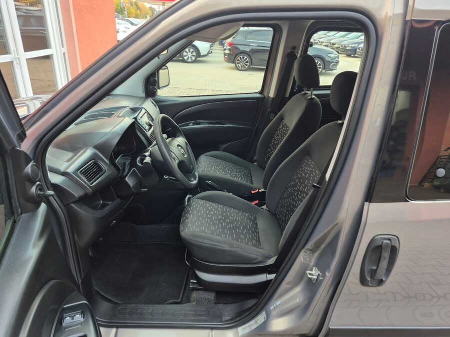 Opel Combo 1.4 70 kW Selection L1H1 N1 – fotografie 11 z 23