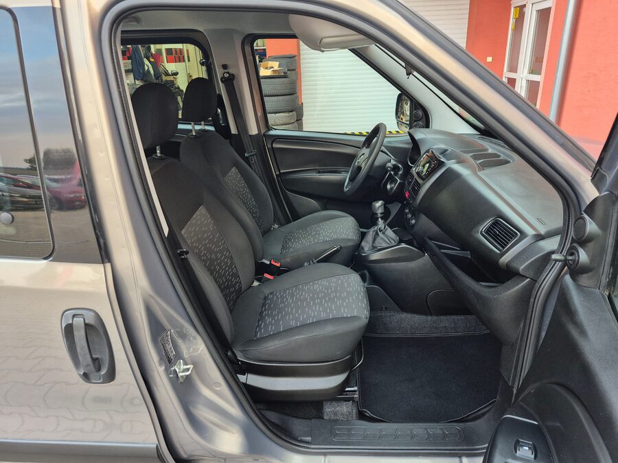 Opel Combo 1.4 70 kW Selection L1H1 N1 – fotografie 14 z 23