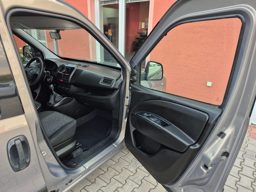 Opel Combo 1.4 70 kW Selection L1H1 N1 – fotografie 15 z 23