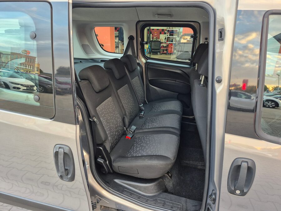 Opel Combo 1.4 70 kW Selection L1H1 N1 – fotografie 17 z 23