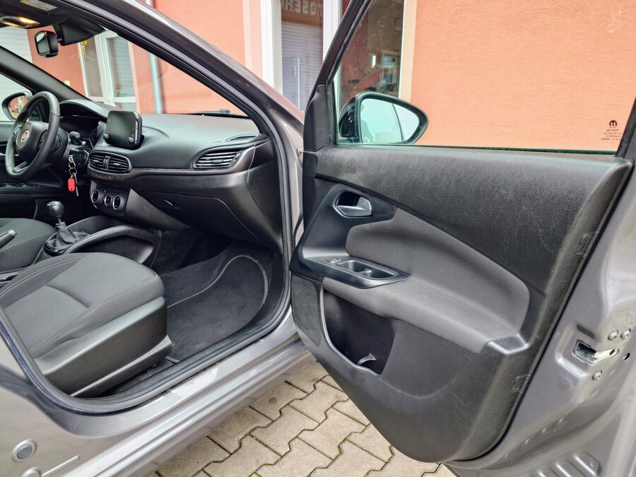 Fiat Tipo Elysia 1.4 70 kW – fotografie 13 z 25