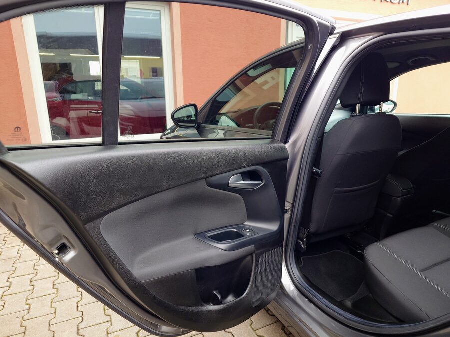 Fiat Tipo Elysia 1.4 70 kW – fotografie 15 z 25