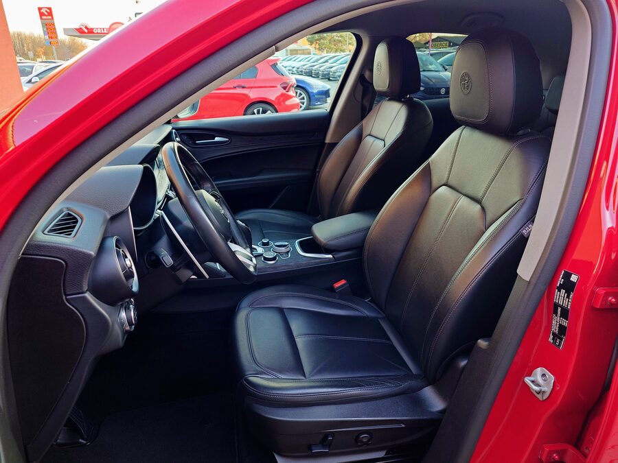 Alfa Romeo Stelvio 2.2 JTDM Q4 Business 140 kW – fotografie 11 z 26