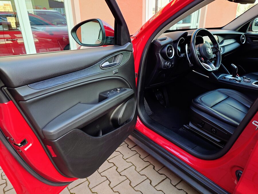 Alfa Romeo Stelvio 2.2 JTDM Q4 Business 140 kW – fotografie 12 z 26