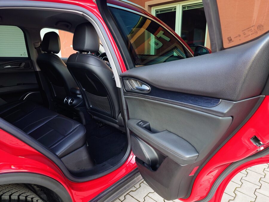 Alfa Romeo Stelvio 2.2 JTDM Q4 Business 140 kW – fotografie 18 z 26