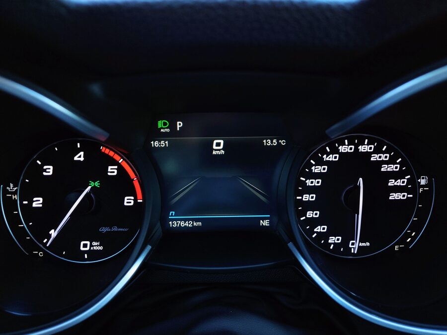 Alfa Romeo Stelvio 2.2 JTDM Q4 Business 140 kW – fotografie 20 z 26
