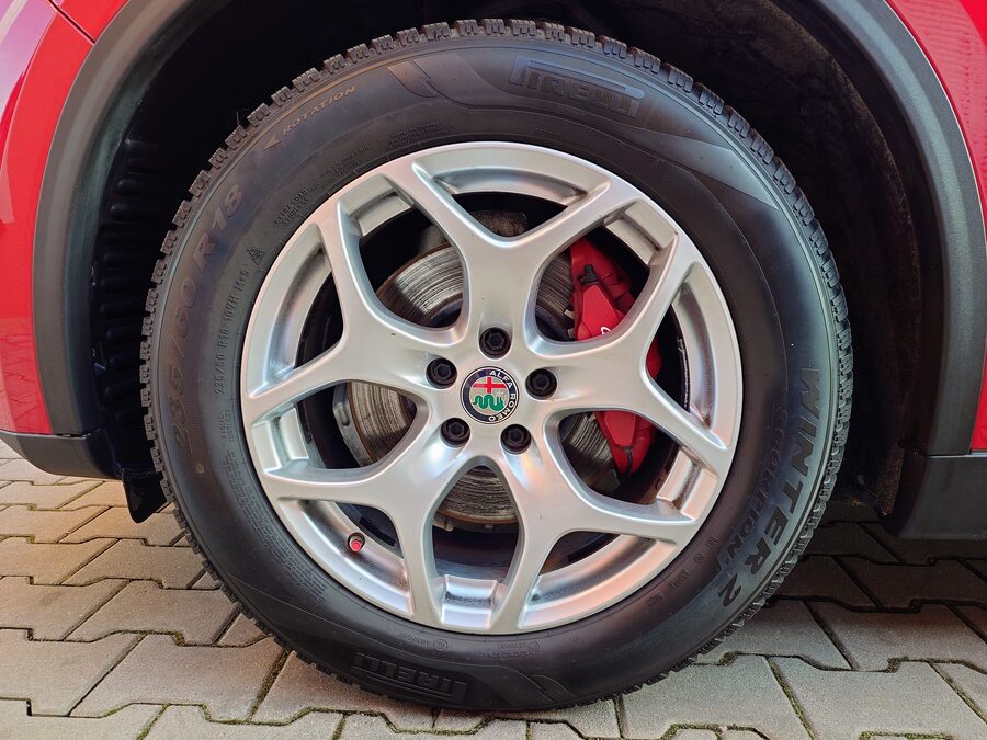 Alfa Romeo Stelvio 2.2 JTDM Q4 Business 140 kW – fotografie 24 z 26