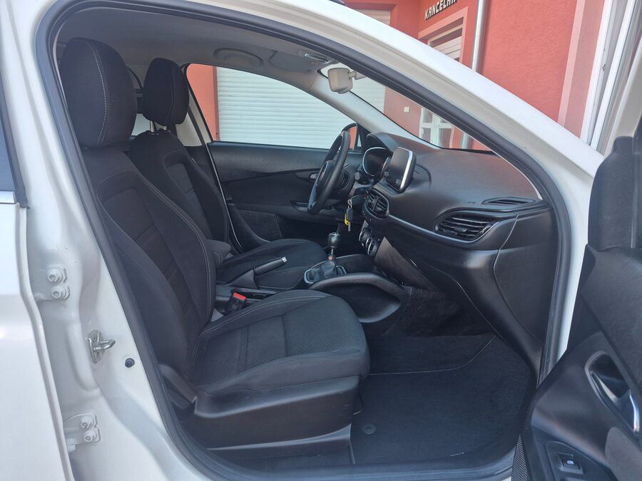 Fiat Tipo 1.4 T-JET 88kw Lounge – fotografie 13 z 27