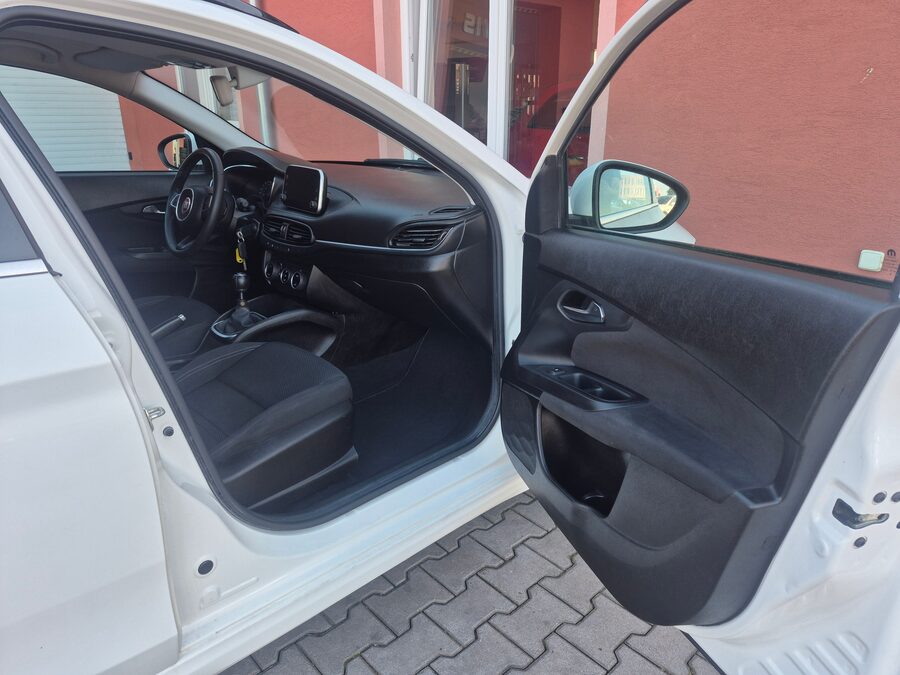 Fiat Tipo 1.4 T-JET 88kw Lounge – fotografie 14 z 27