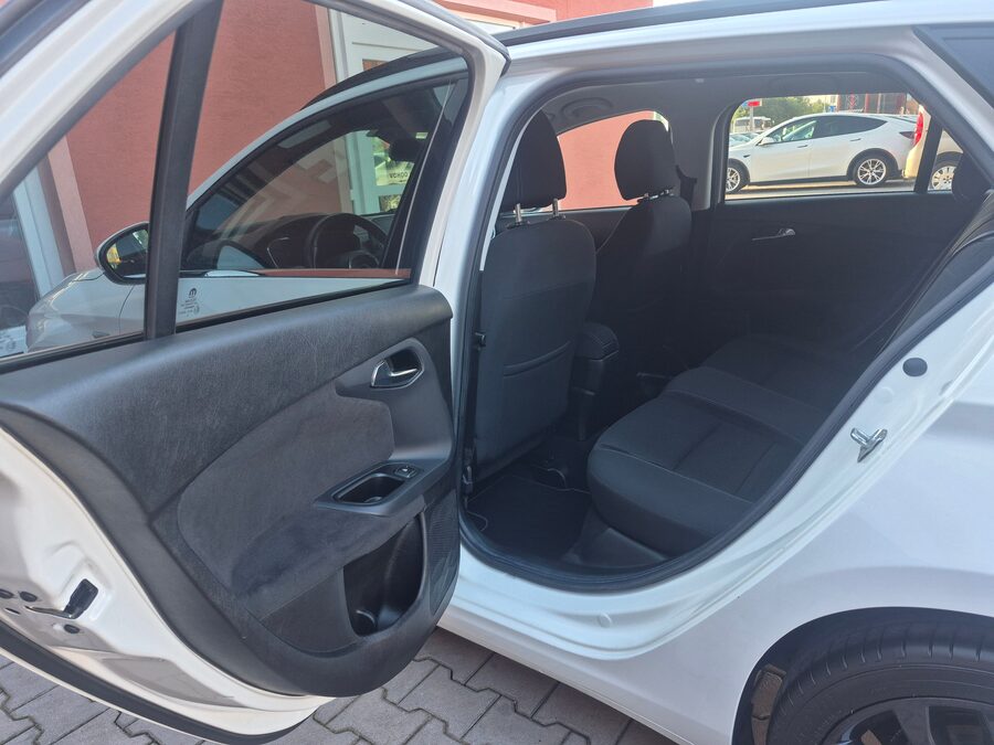 Fiat Tipo 1.4 T-JET 88kw Lounge – fotografie 18 z 27
