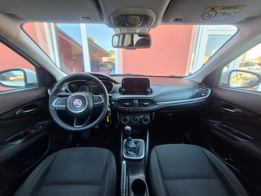 Fiat Tipo 1.4 T-JET 88kw Lounge – fotografie 19 z 27
