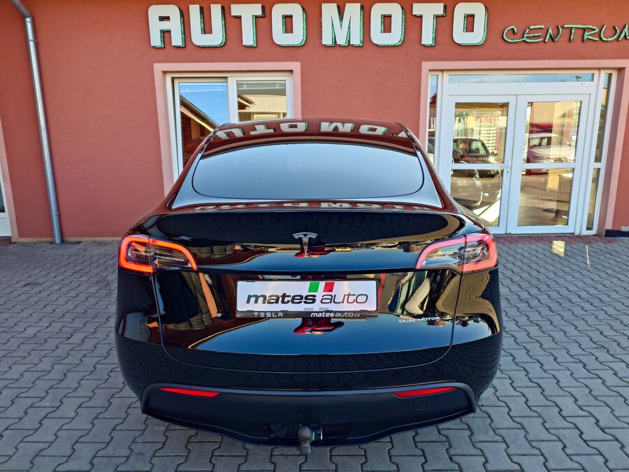 Tesla Model Y Long Range Dual Motor 378 kW, Berlín, tažné zařízení – fotografie 9 z 26
