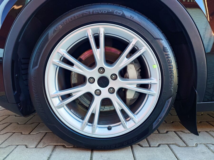 Tesla Model Y Long Range Dual Motor 378 kW, Berlín, tažné zařízení – fotografie 12 z 26