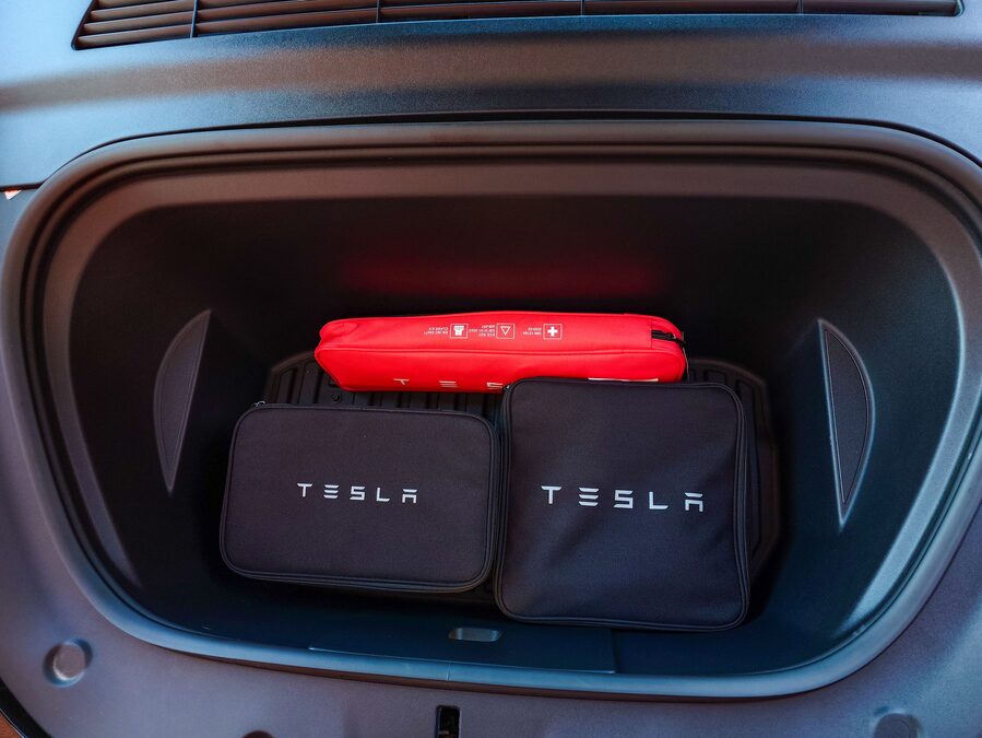 Tesla Model Y Long Range Dual Motor 378 kW, Berlín, tažné zařízení – fotografie 13 z 26
