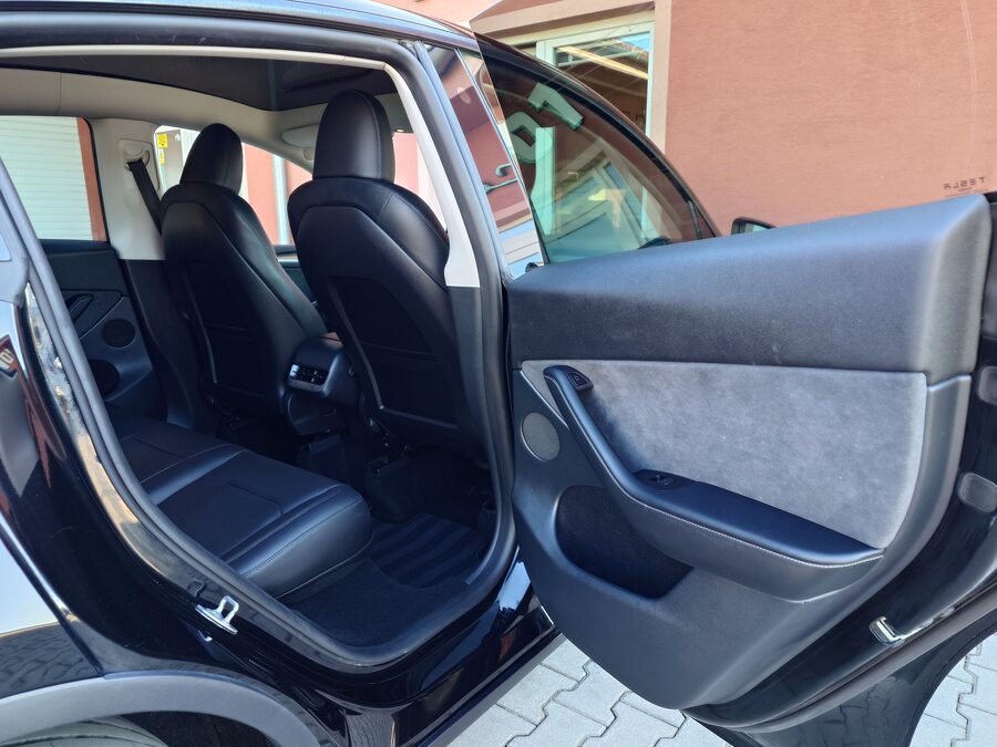 Tesla Model Y Long Range Dual Motor 378 kW, Berlín, tažné zařízení – fotografie 18 z 26