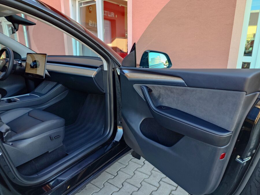Tesla Model Y Long Range Dual Motor 378 kW, Berlín, tažné zařízení – fotografie 20 z 26
