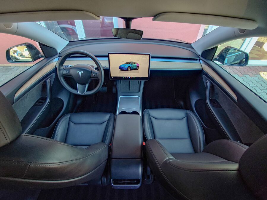Tesla Model Y Long Range Dual Motor 378 kW, Berlín, tažné zařízení – fotografie 22 z 26