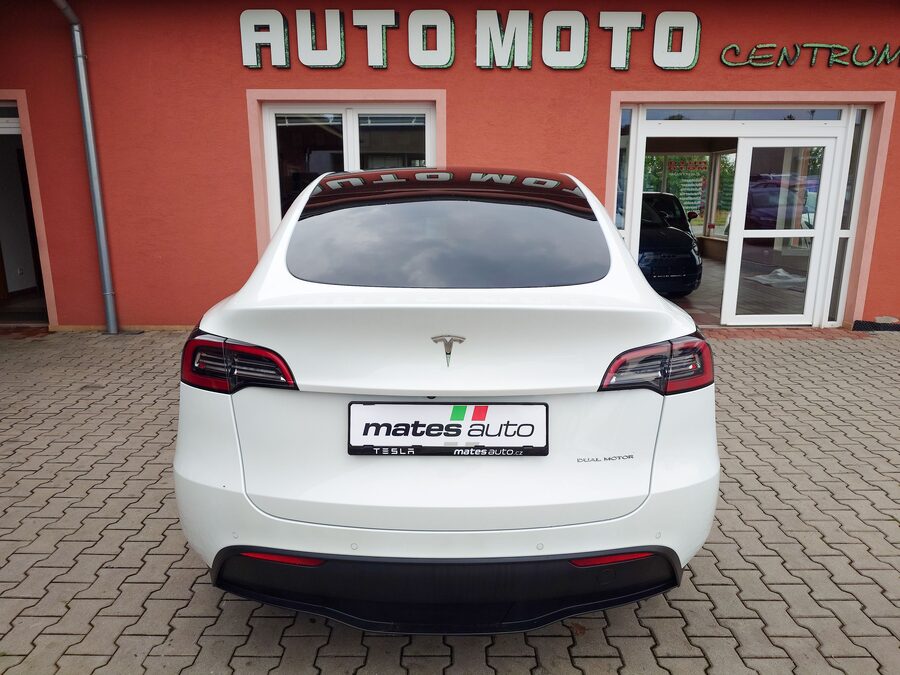 Tesla Model Y Long Range Dual Motor 378 kW – fotografie 9 z 25