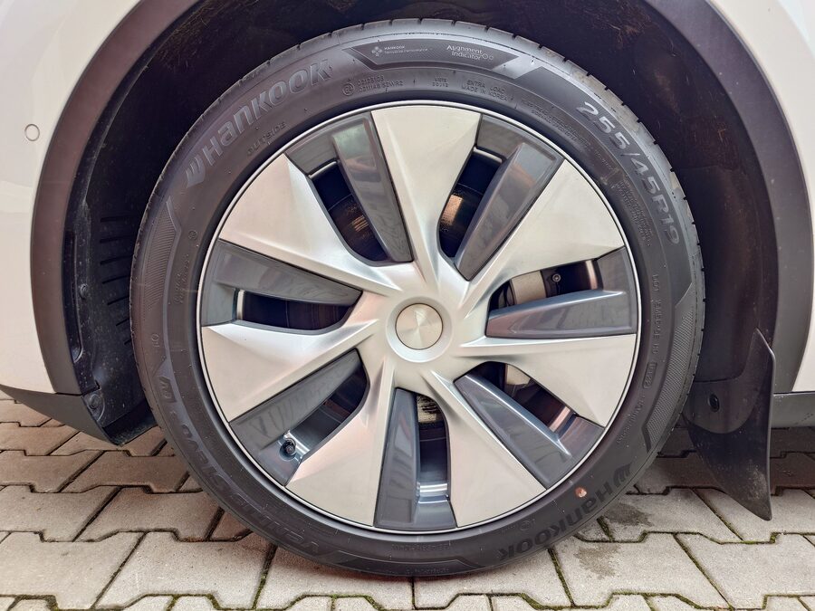 Tesla Model Y Long Range Dual Motor 378 kW – fotografie 10 z 25