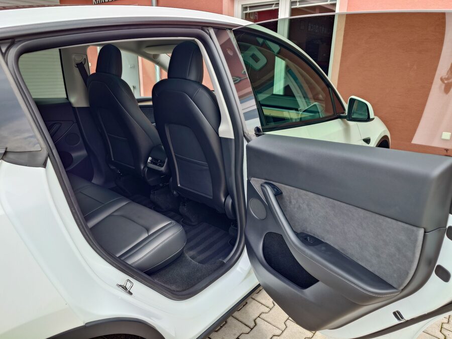 Tesla Model Y Long Range Dual Motor 378 kW – fotografie 17 z 25