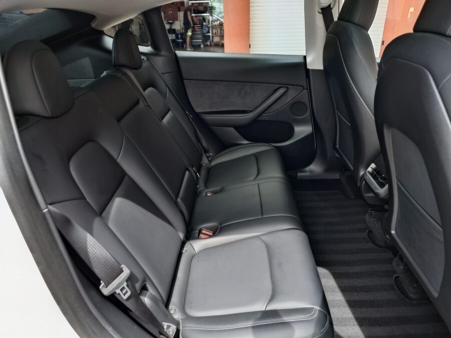Tesla Model Y Long Range Dual Motor 378 kW – fotografie 18 z 25