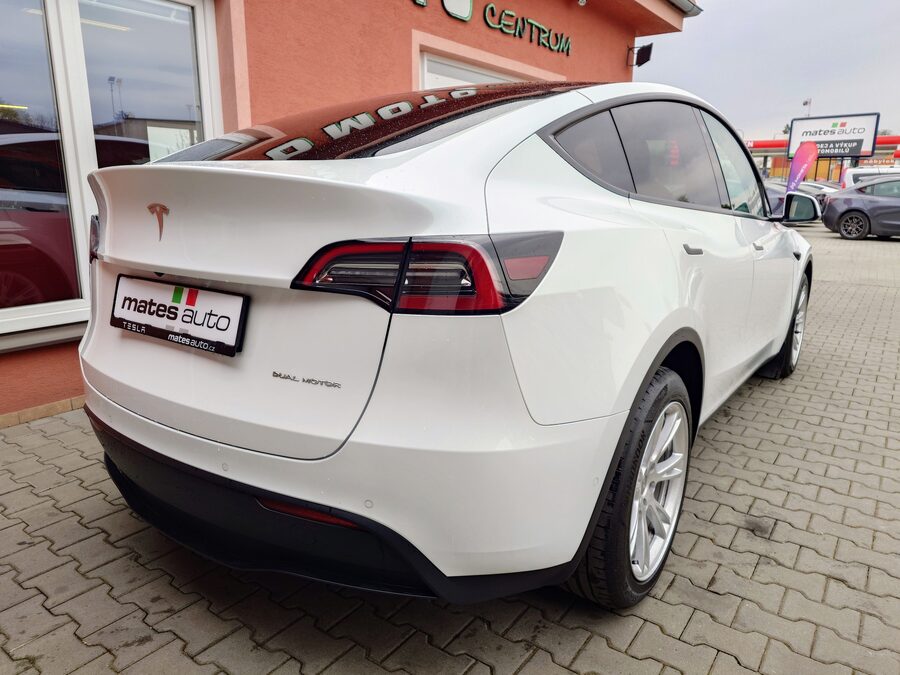 Tesla Model Y Long Range Dual Motor 378 kW – fotografie 7 z 26