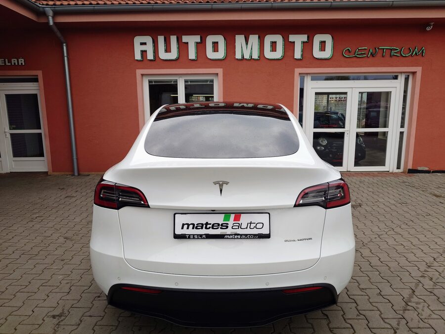 Tesla Model Y Long Range Dual Motor 378 kW – fotografie 9 z 26