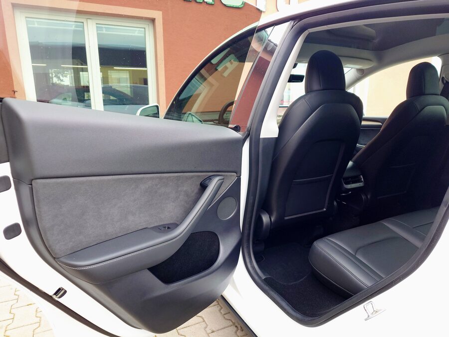 Tesla Model Y Long Range Dual Motor 378 kW – fotografie 18 z 26