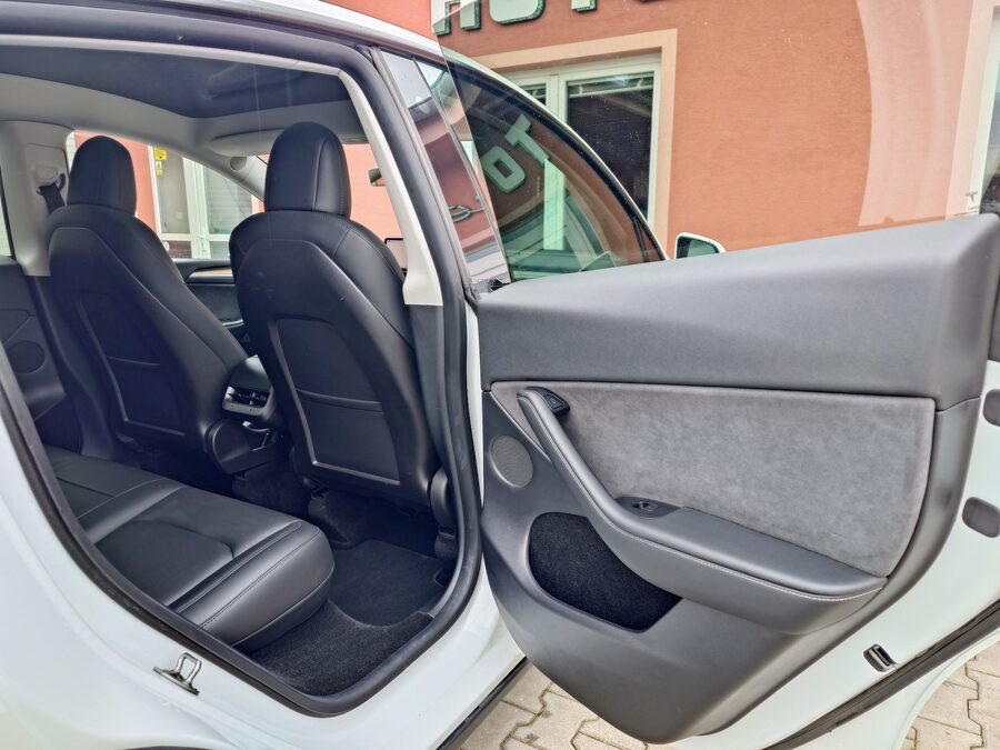 Tesla Model Y Long Range Dual Motor 378 kW – fotografie 20 z 26