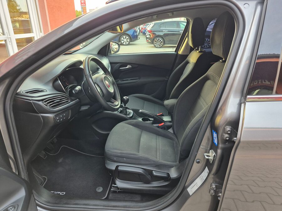 Fiat Tipo 1.4 Turbo Lounge 88 kW – fotografie 12 z 26
