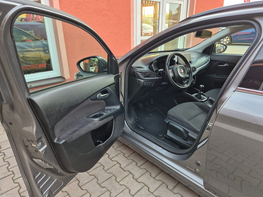 Fiat Tipo 1.4 Turbo Lounge 88 kW – fotografie 14 z 26